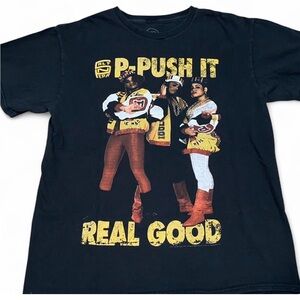 Salt N Pepa Black Tee with Vibrant Yellow Graphic